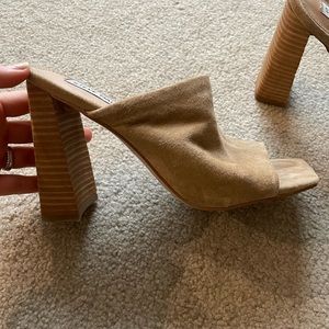 Steve Madden beige suede heels